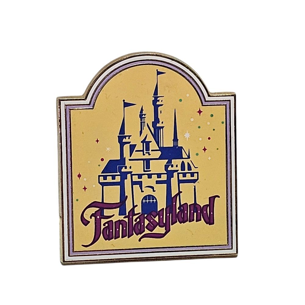 Disney Fantasyland Castle Pin Walt Disney Imagineering Cast Exclusive 39876 - Picture 4 of 10